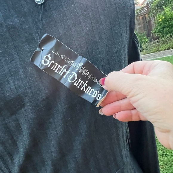 Scarlet Darkness Women's Medieval Cosplay Style Gray Cold Shoulder Top - Picture 3 of 6